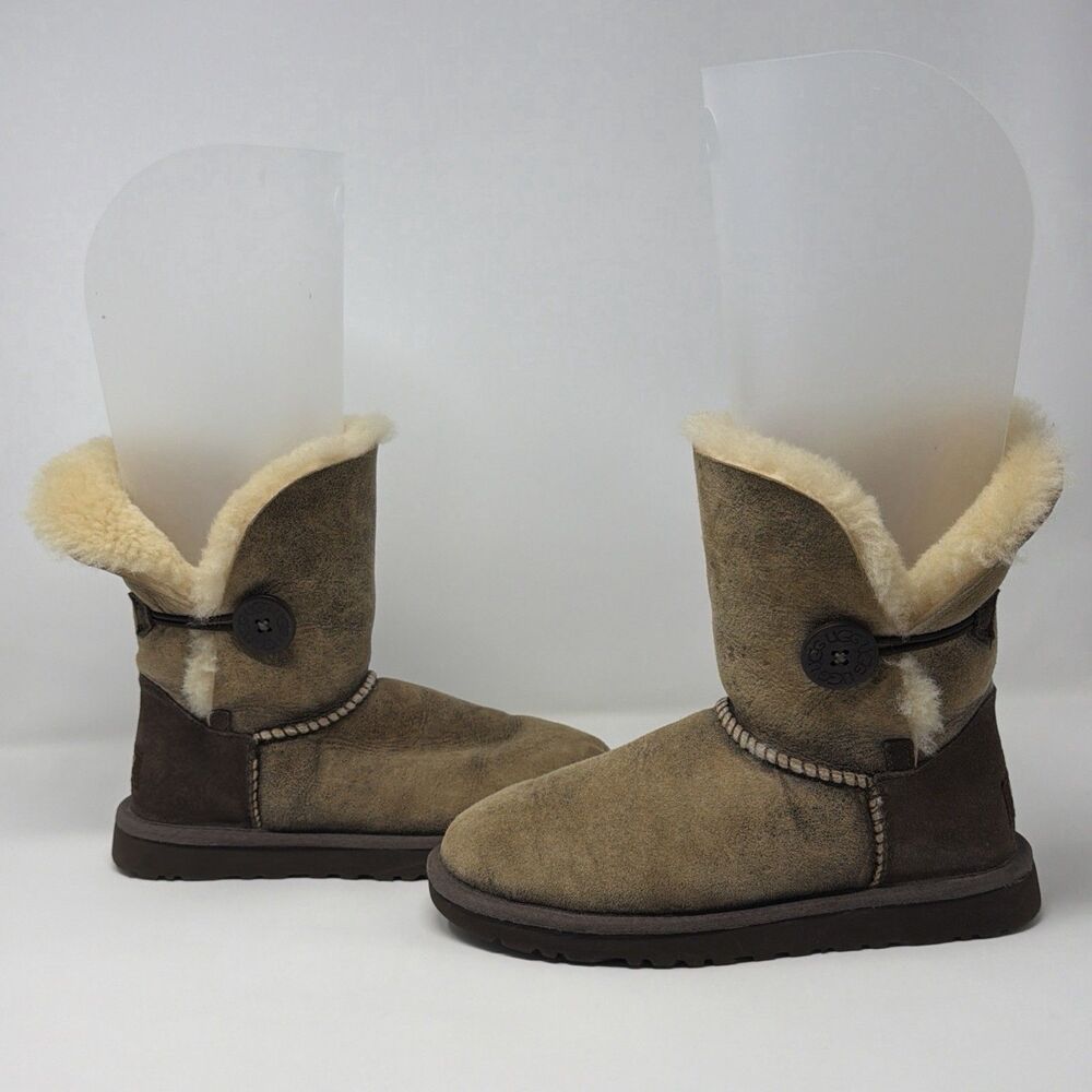 UGG Bailey Button Bomber Boots Womens 6 Brown Distressed Leather Sheepskin 5838